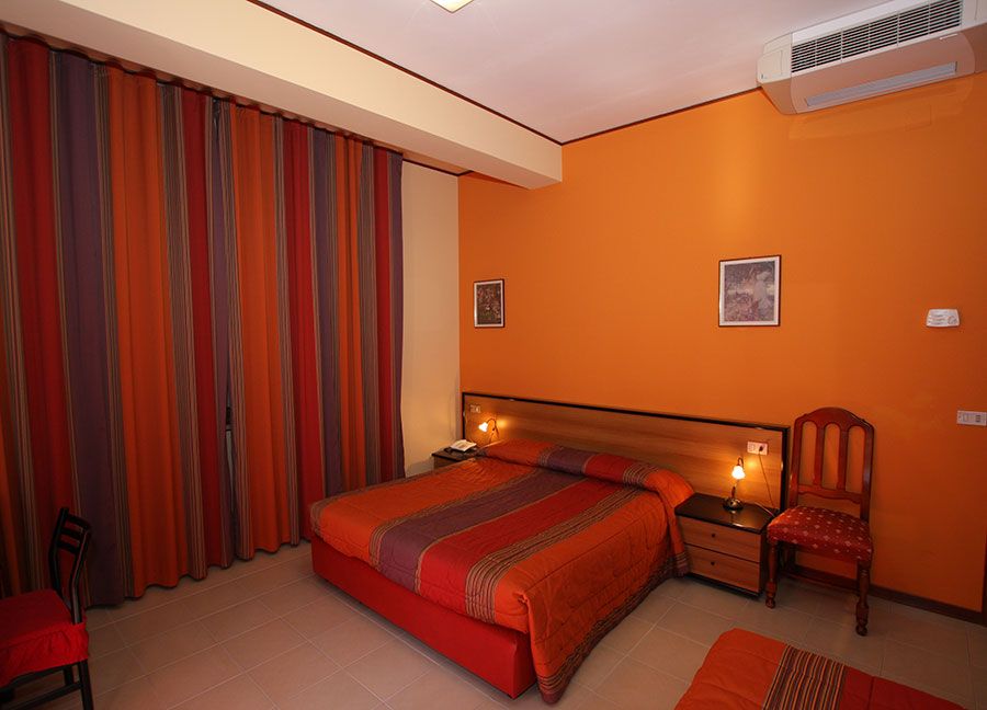 camera matrimoniale del Bed and Breakfast Hotel Naxos Alba Adriatica